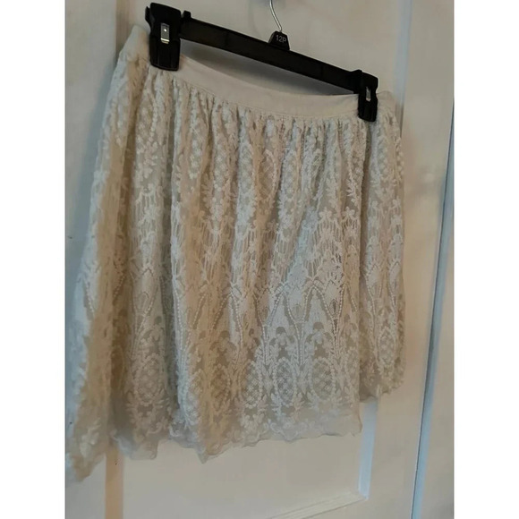 H&M Women’s size 8 Cream lace Skirt - Picture 4 of 5